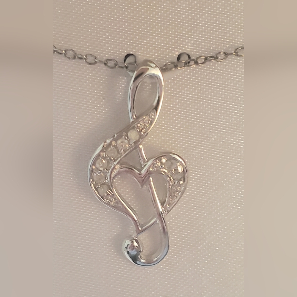 NWT Sterling Silver Treble Clef Pendant Necklace